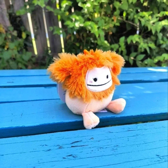 Shasta the yeti orange tan squishmallow fuzzy clip accessory backpack purse plus - Picture 1 of 4